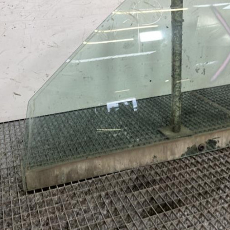 Vitre avant gauche PEUGEOT 106