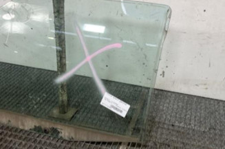 Vitre avant gauche PEUGEOT 106