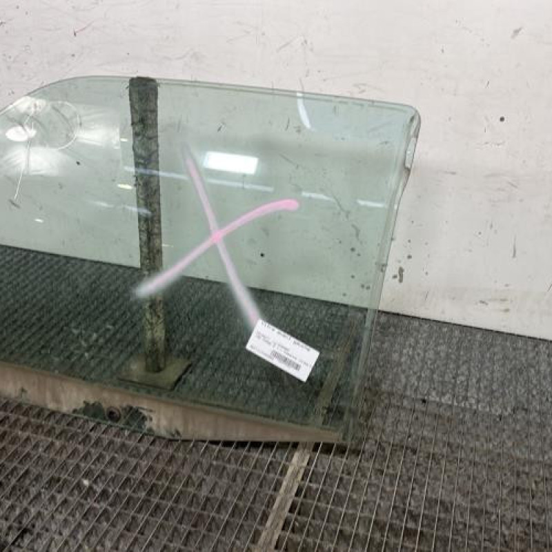 Vitre avant gauche PEUGEOT 106 Photo n°3