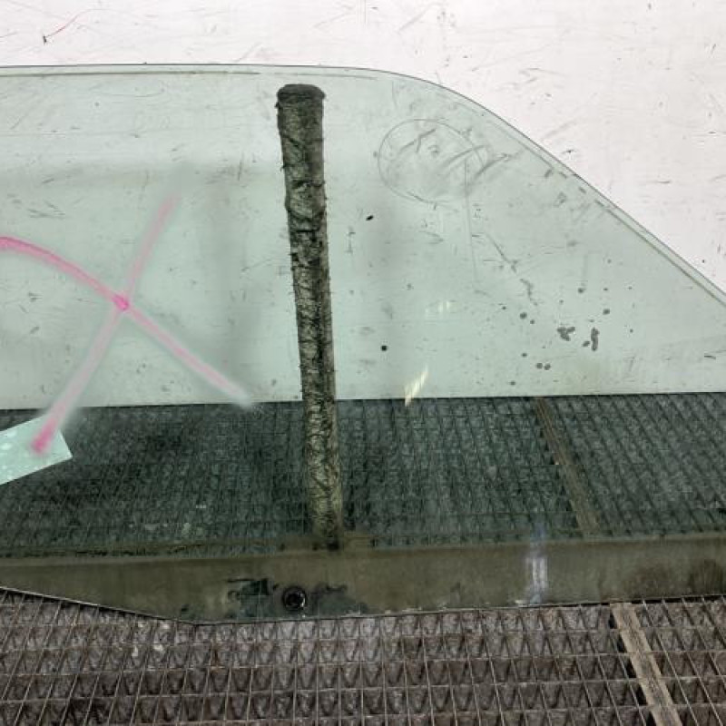 Vitre avant gauche PEUGEOT 106 Photo n°4