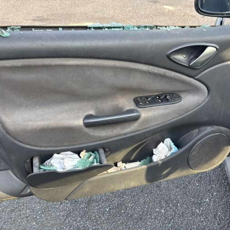 Feu arriere principal droit (feux) CITROEN C5 1 Photo n°14