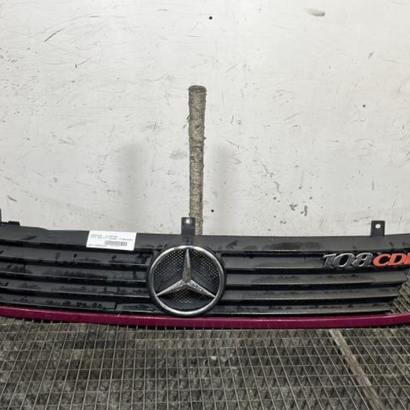 Calandre MERCEDES VITO 638 Photo n°1