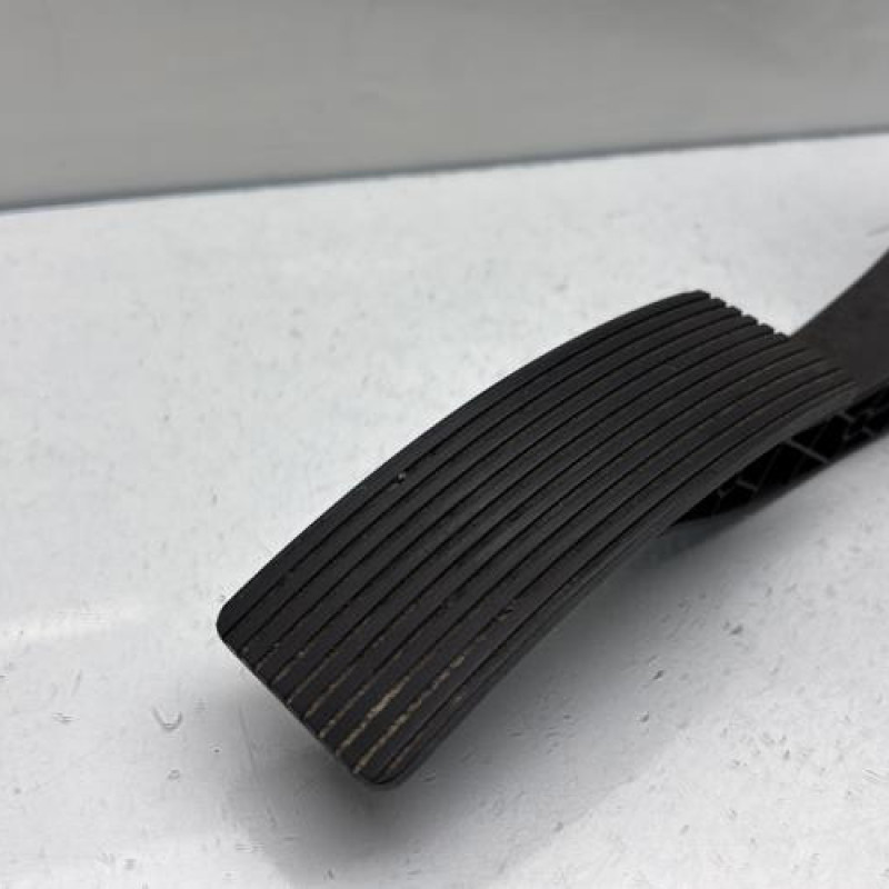 Pedale d'accelerateur MERCEDES CLASSE A 176 Photo n°2