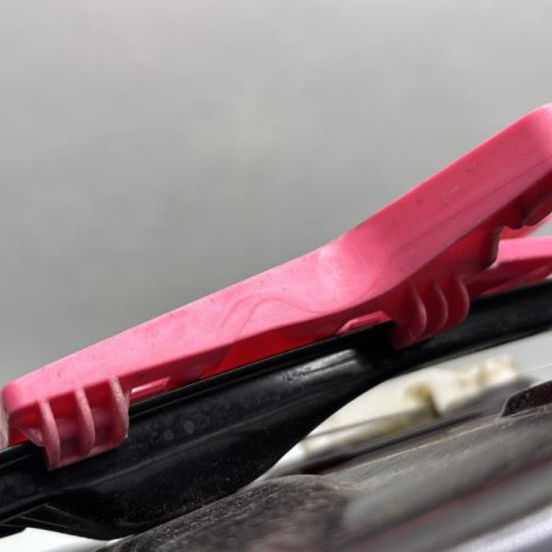 Leve vitre electrique arriere gauche VOLKSWAGEN PASSAT 6 Photo n°4