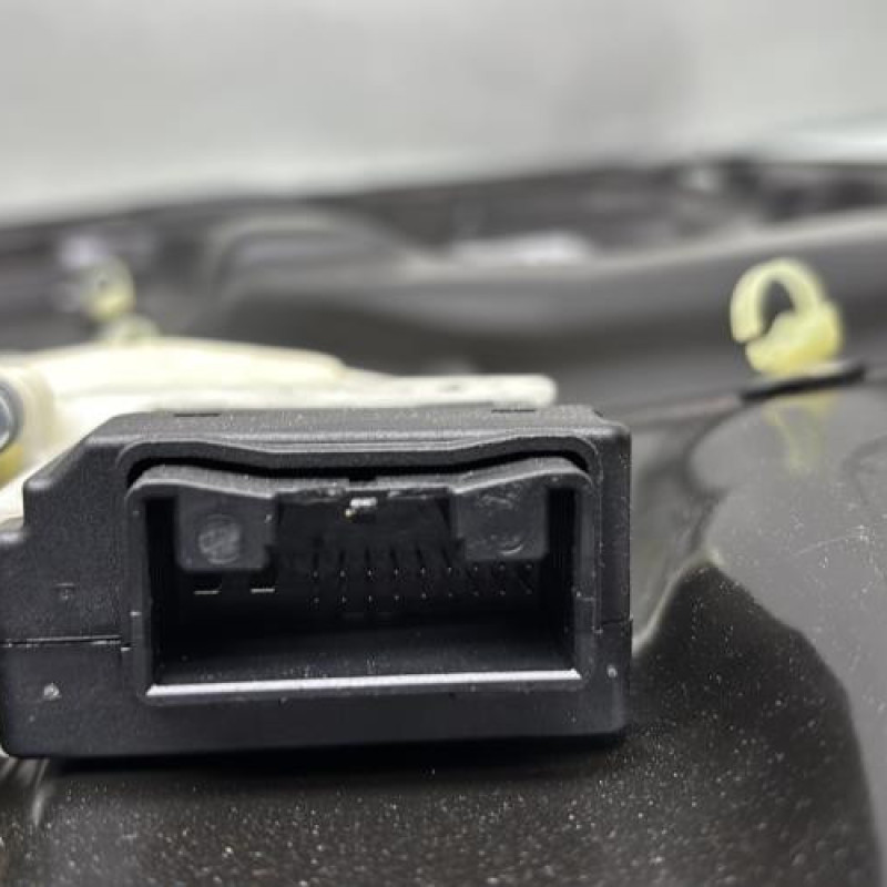 Leve vitre electrique arriere gauche VOLKSWAGEN PASSAT 6 Photo n°7