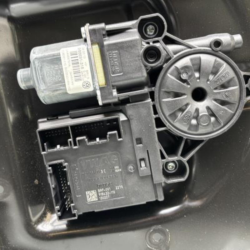 Leve vitre electrique avant gauche VOLKSWAGEN PASSAT 6 Photo n°2