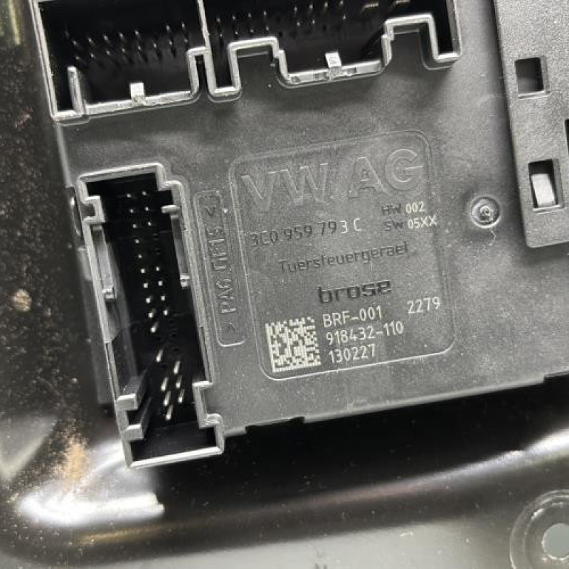 Leve vitre electrique avant gauche VOLKSWAGEN PASSAT 6 Photo n°3