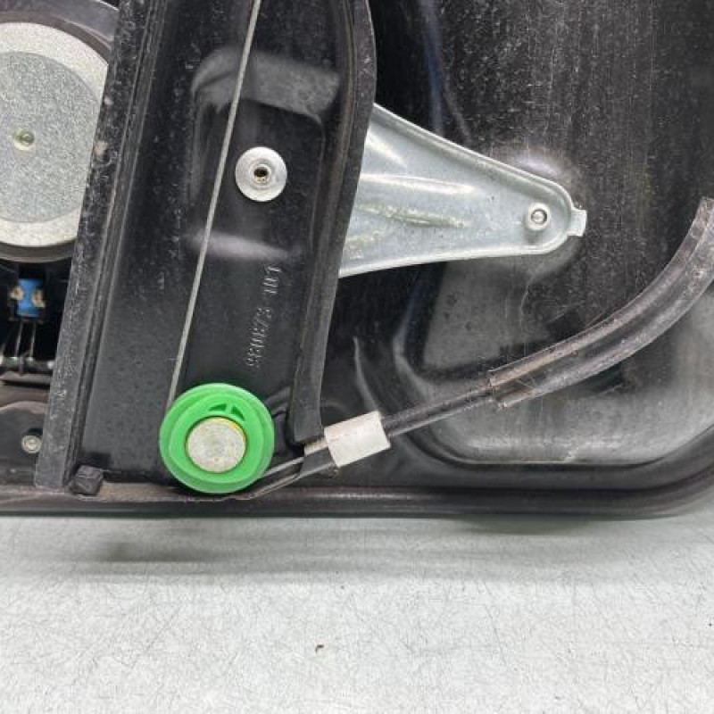 Leve vitre electrique avant gauche VOLKSWAGEN PASSAT 6 Photo n°8