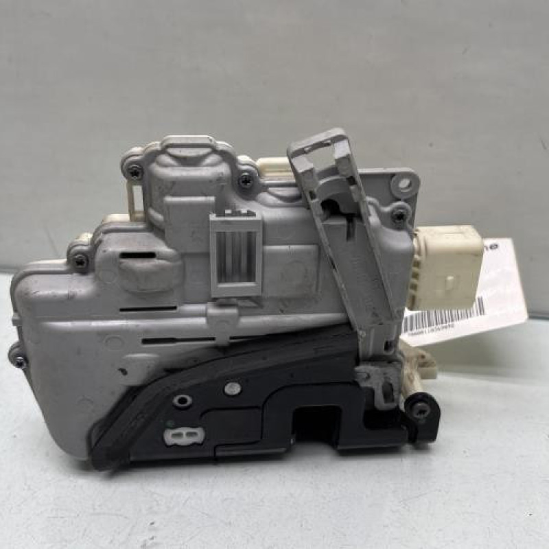 Serrure avant gauche VOLKSWAGEN PASSAT 6 Photo n°3