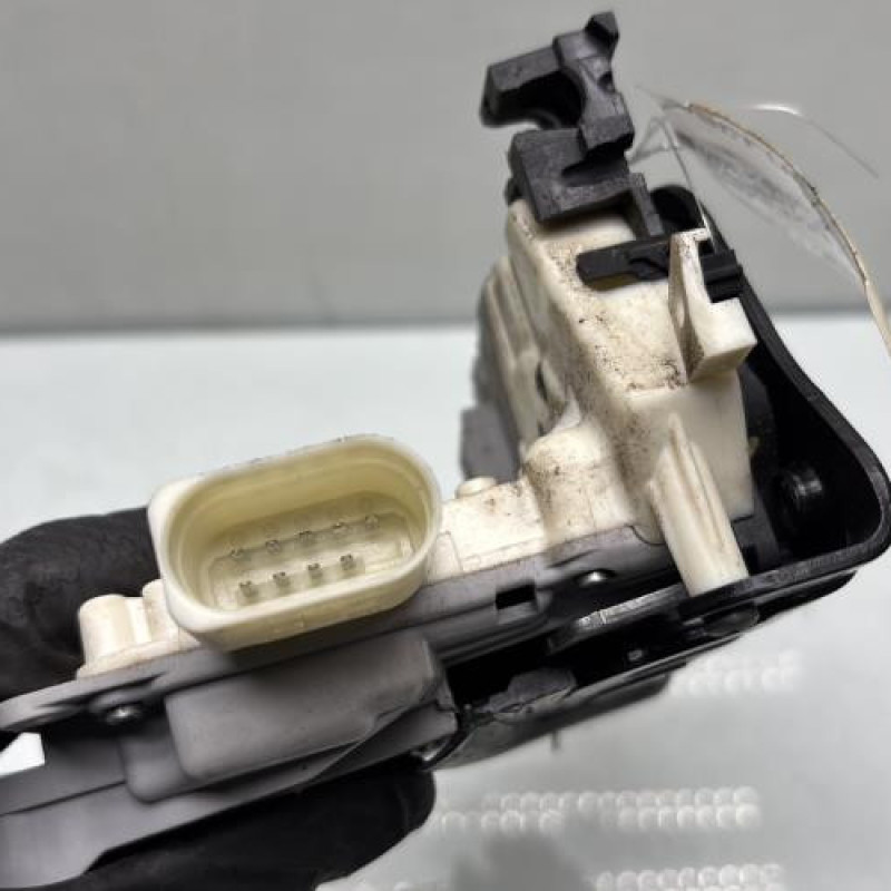 Serrure avant gauche VOLKSWAGEN PASSAT 6 Photo n°4