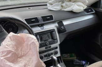 Serrure avant gauche VOLKSWAGEN PASSAT 6