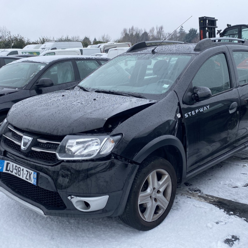 DACIA SANDERO 2 PHASE 1 0.9i - 12V TURBO TCE 90 Photo n°1