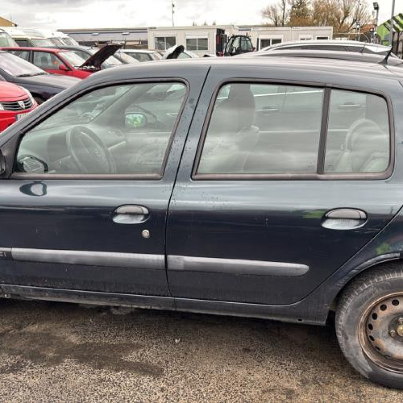 Pare choc arriere RENAULT CLIO 2 Photo n°13