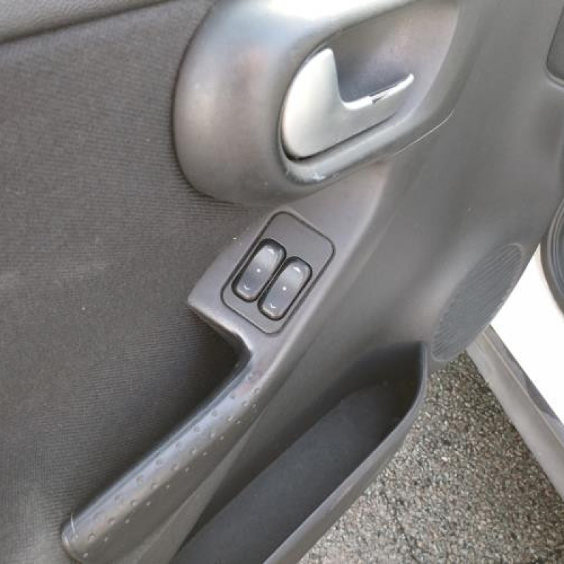 Pare choc avant OPEL CORSA C Photo n°17