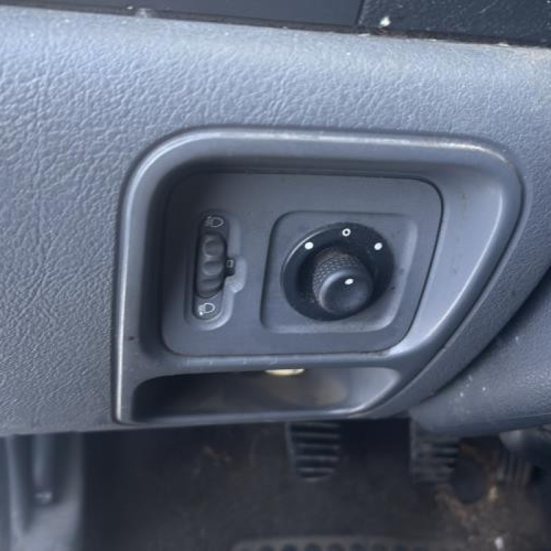 Reservoir essence RENAULT CLIO 2 Photo n°14