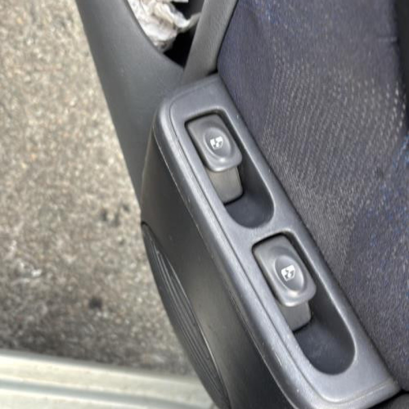 Reservoir essence RENAULT CLIO 2 Photo n°18