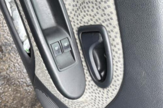 Bouton de coffre RENAULT CLIO 2