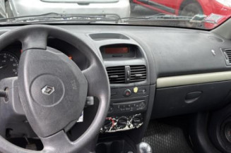 Pare boue avant droit RENAULT CLIO 2