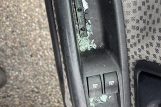 Bras essuie glace avant gauche RENAULT CLIO 2