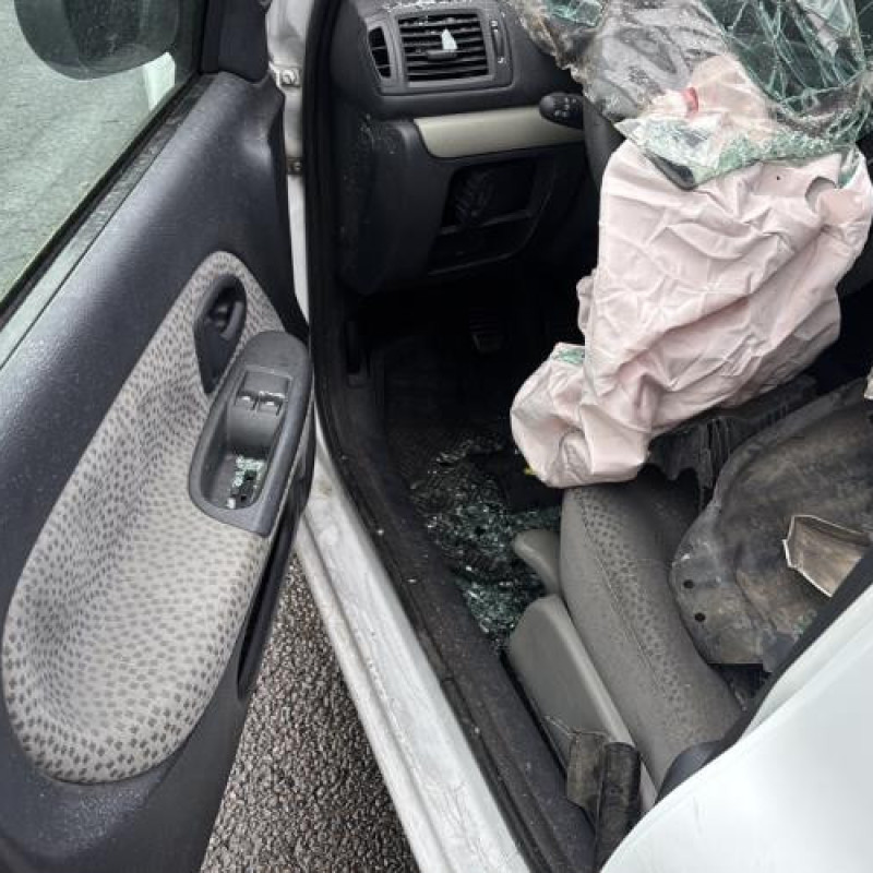 Vitre arriere droit RENAULT CLIO 2 Photo n°9