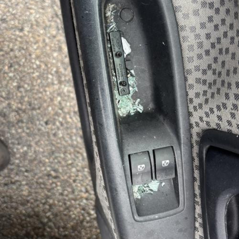 Ceinture arriere droit RENAULT CLIO 2 Photo n°11