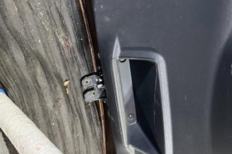 Malle/Hayon arriere DACIA DUSTER 1