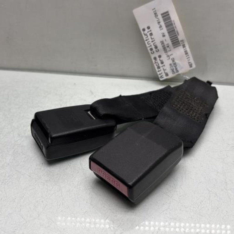 Attache ceinture arriere centrale DACIA SANDERO 1 Photo n°1