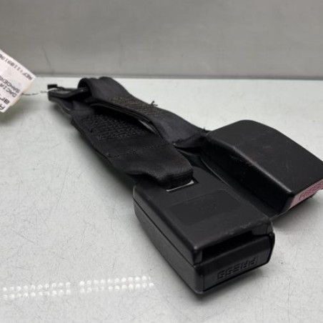 Attache ceinture arriere centrale DACIA SANDERO 1