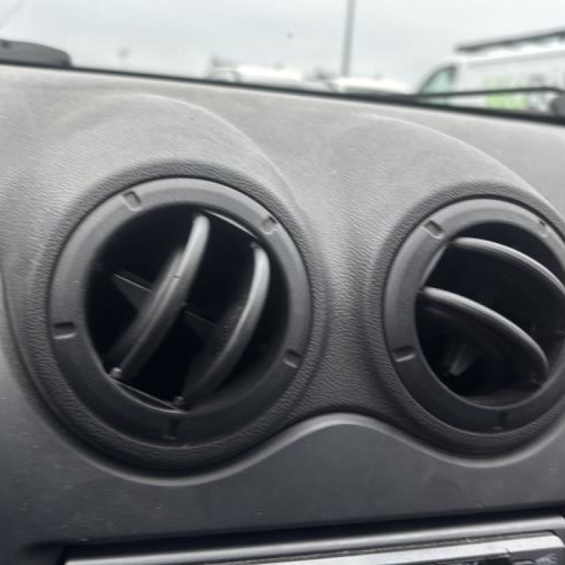 Attache ceinture arriere centrale DACIA SANDERO 1 Photo n°18