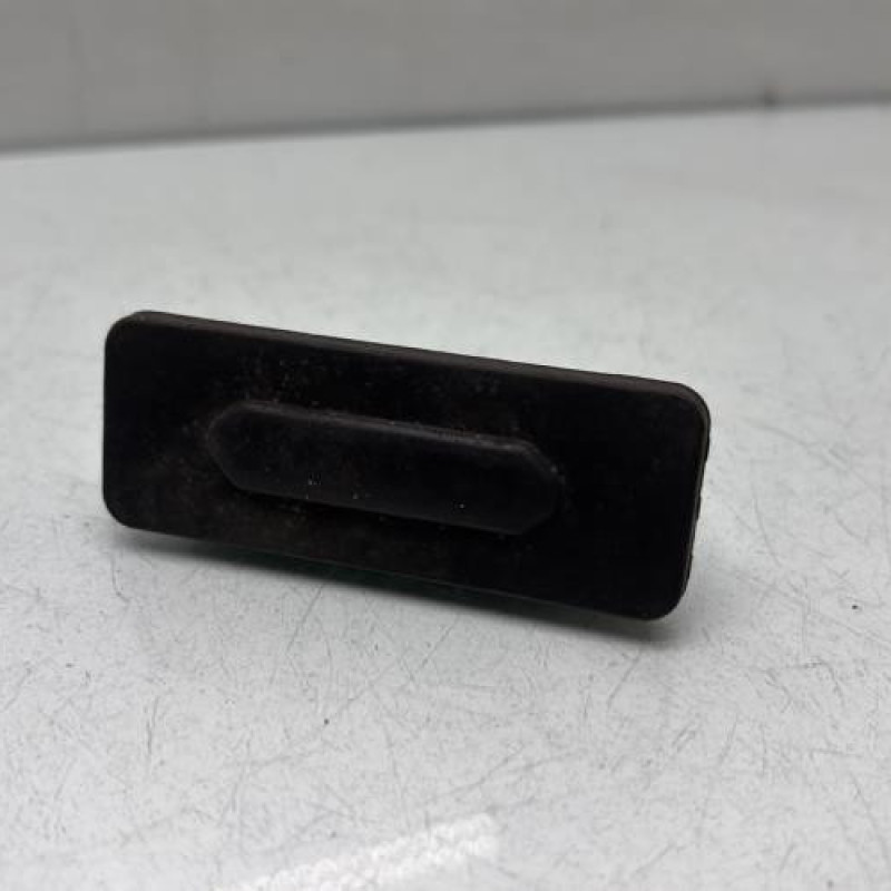 Bouton de coffre RENAULT CLIO 5 Photo n°1