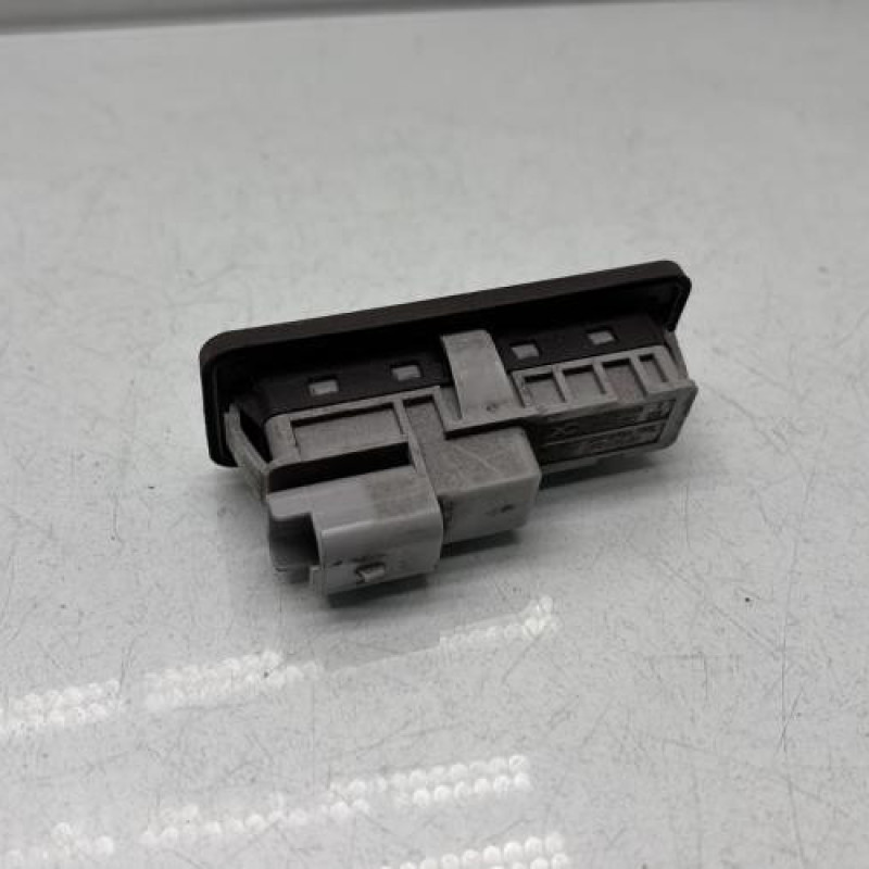 Bouton de coffre RENAULT CLIO 5 Photo n°2