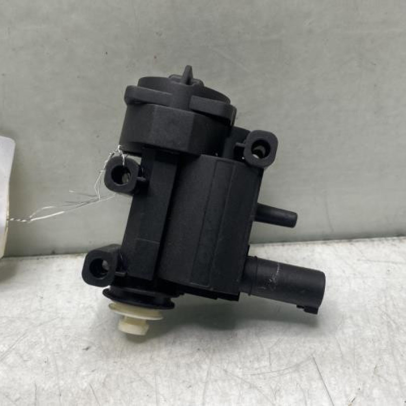 Actionneur verrou trappe d'essence BMW X1 E84 Photo n°1