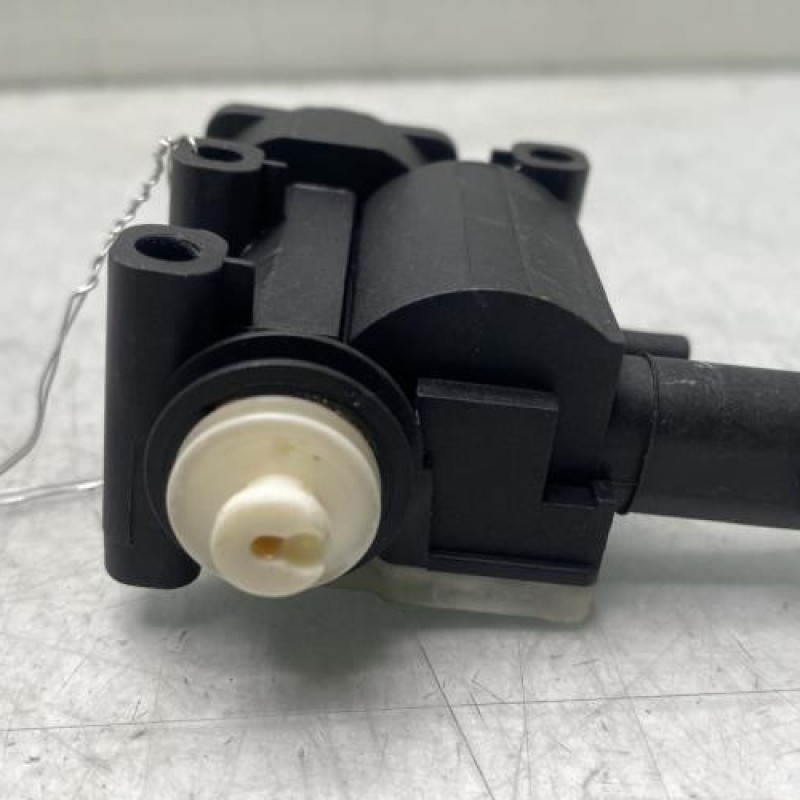 Actionneur verrou trappe d'essence BMW X1 E84 Photo n°4