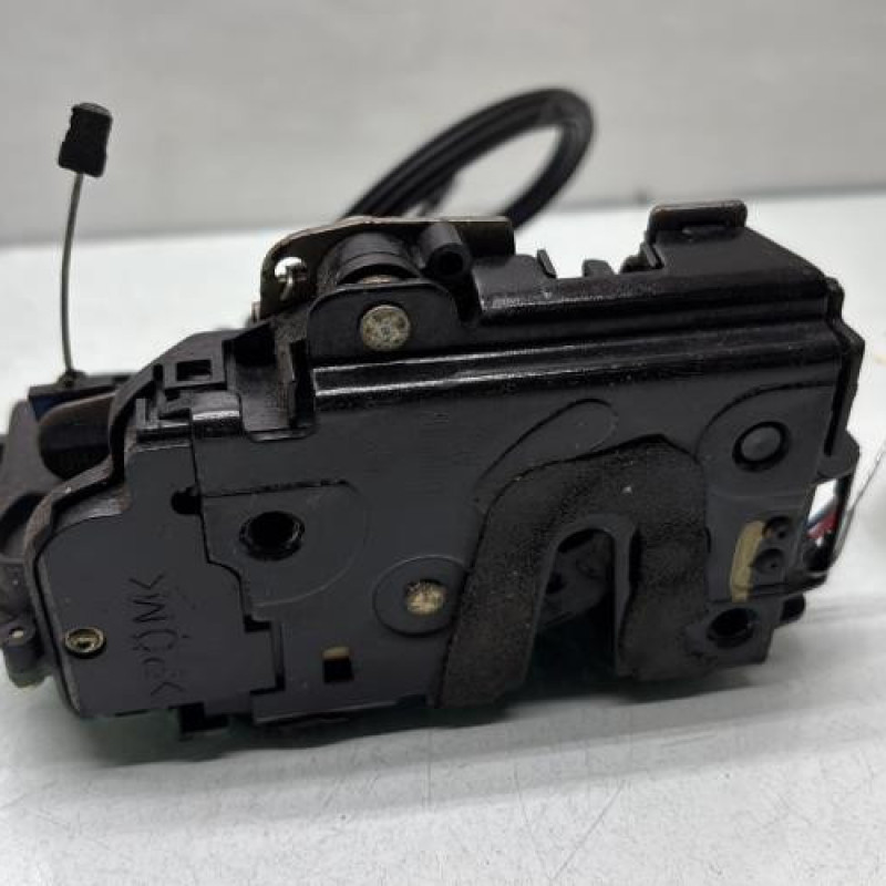 Serrure arriere droit VOLKSWAGEN POLO 4 Photo n°1