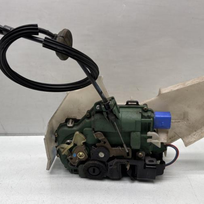 Serrure arriere gauche VOLKSWAGEN POLO 4 Photo n°3