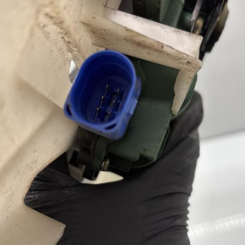 Serrure arriere gauche VOLKSWAGEN POLO 4 Photo n°4