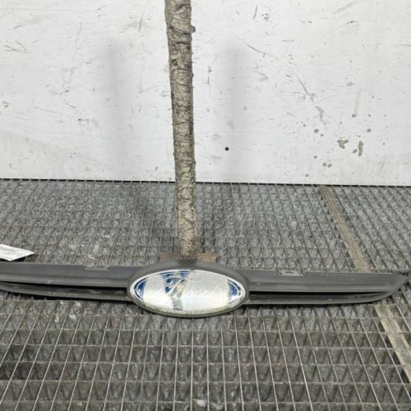 Calandre FORD FIESTA 6 Photo n°1