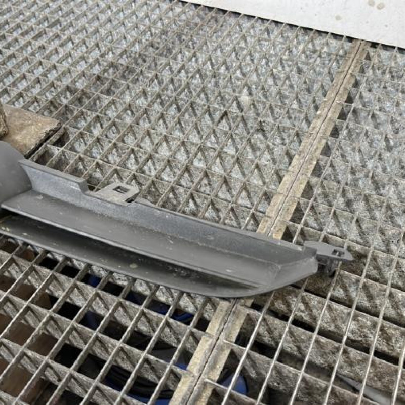 Calandre FORD FIESTA 6 Photo n°3