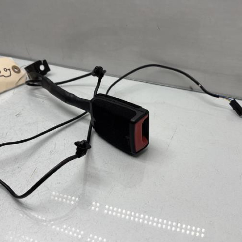 Attache ceinture avant gauche VOLKSWAGEN PASSAT 6 Photo n°1