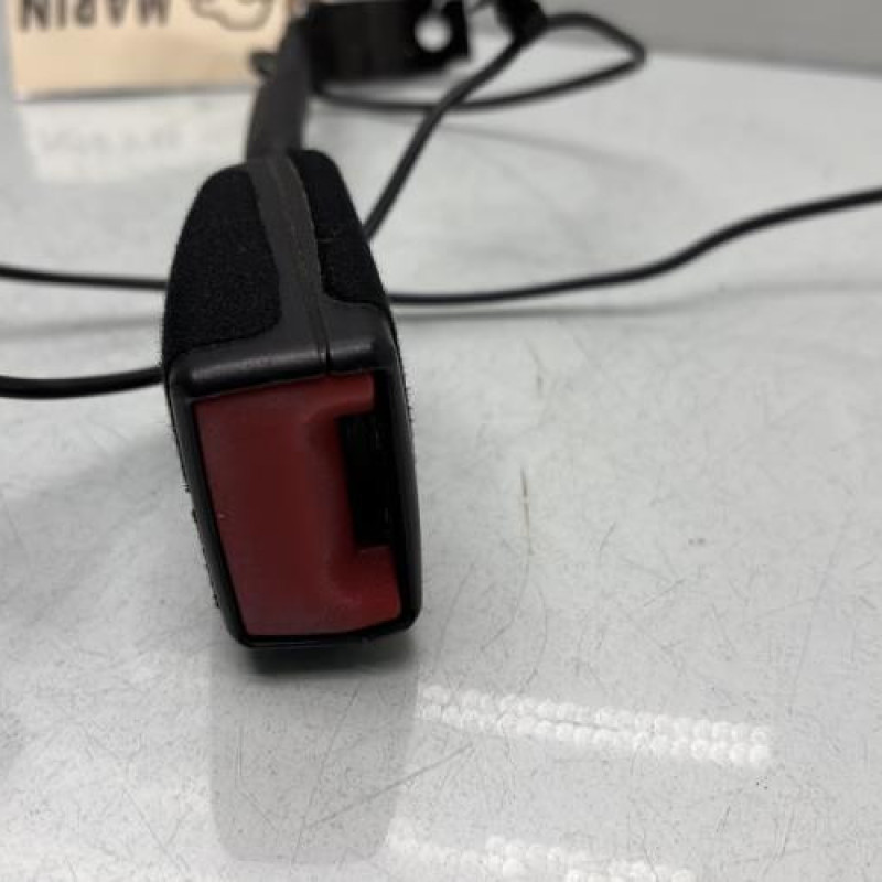 Attache ceinture avant gauche VOLKSWAGEN PASSAT 6 Photo n°2