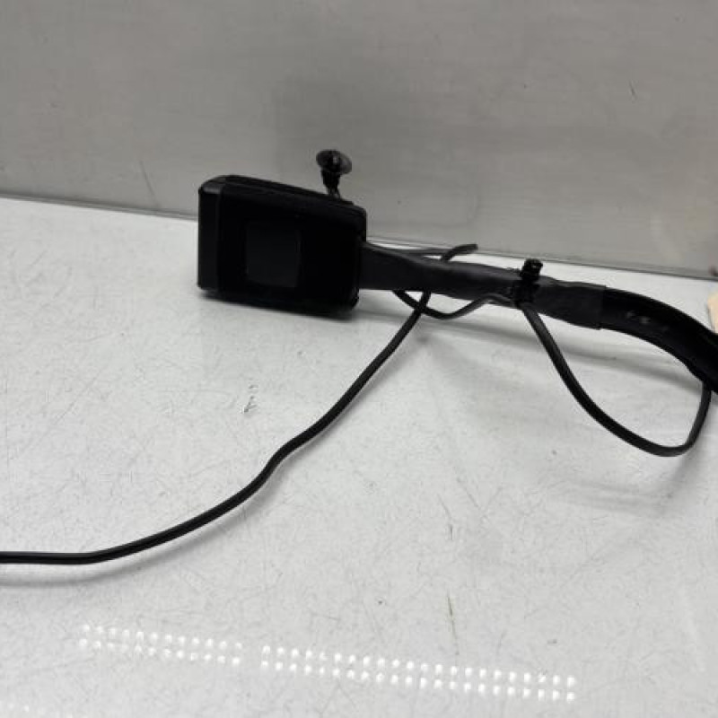 Attache ceinture avant gauche VOLKSWAGEN PASSAT 6 Photo n°3