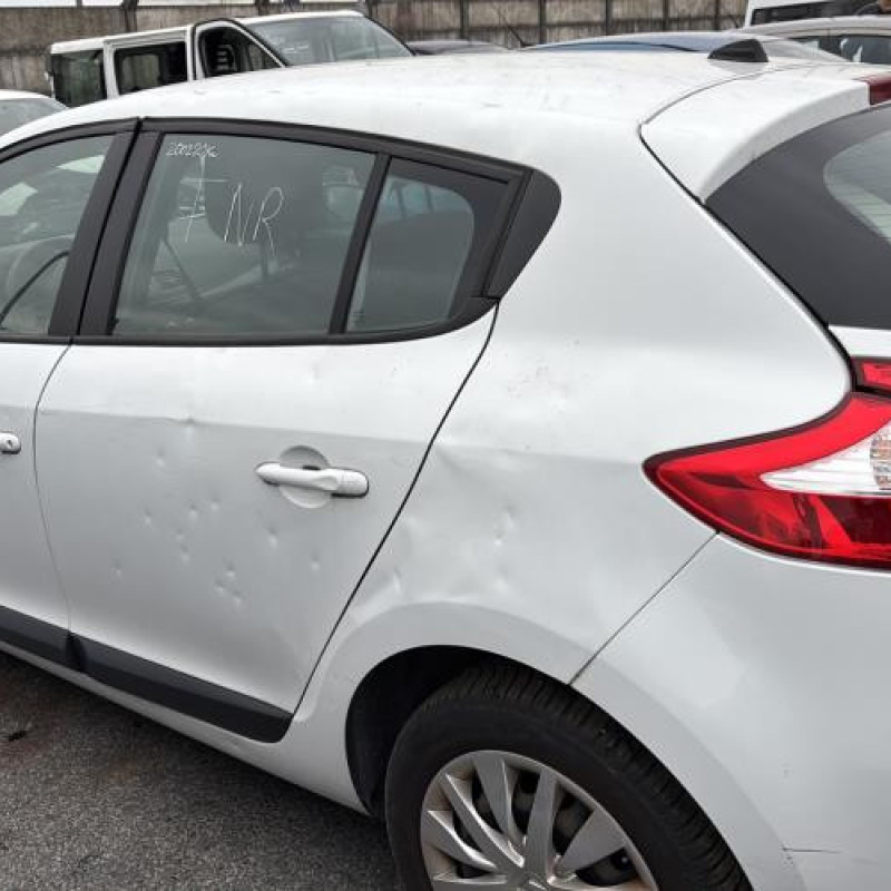 Pompe à carburant RENAULT MEGANE 3 Photo n°9