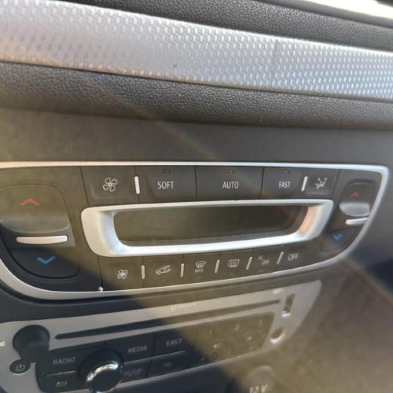 Compresseur clim RENAULT MEGANE 3 Photo n°13