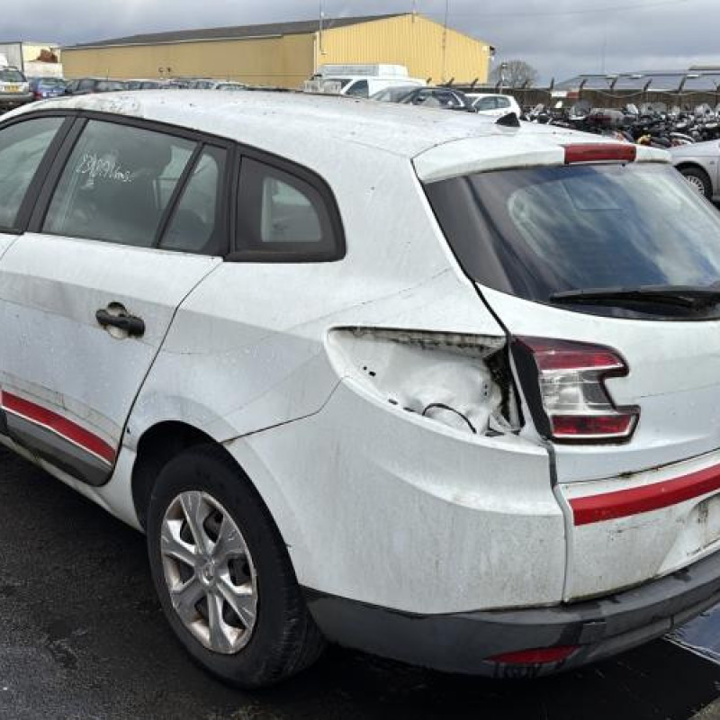 Feu arriere secondaire gauche (feux) RENAULT MEGANE 3 Photo n°9