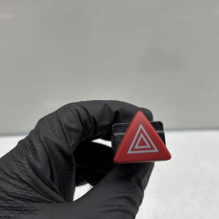 Bouton de warning AUDI A3 2 Photo n°1