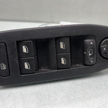 Interrupteur de leve vitre avant gauche PEUGEOT 208 1 Photo n°1