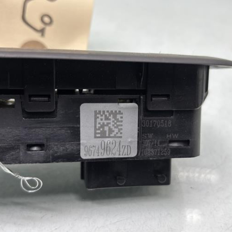 Interrupteur de leve vitre avant gauche PEUGEOT 208 1 Photo n°4