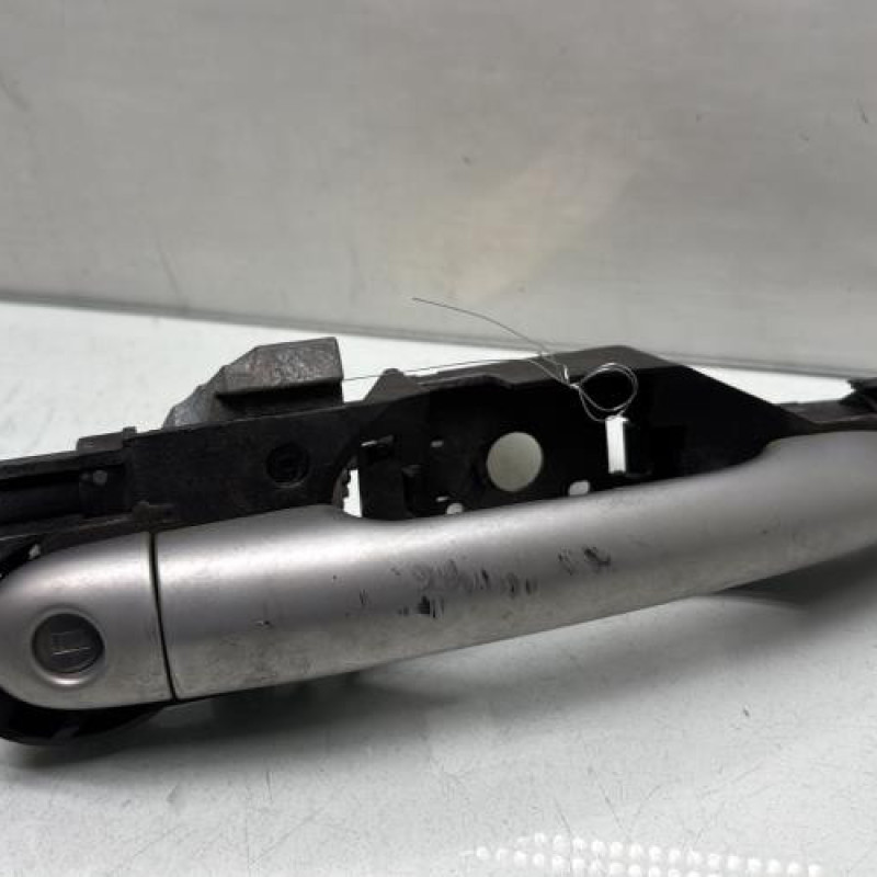 Poignee porte avant gauche RENAULT CLIO 3 Photo n°1