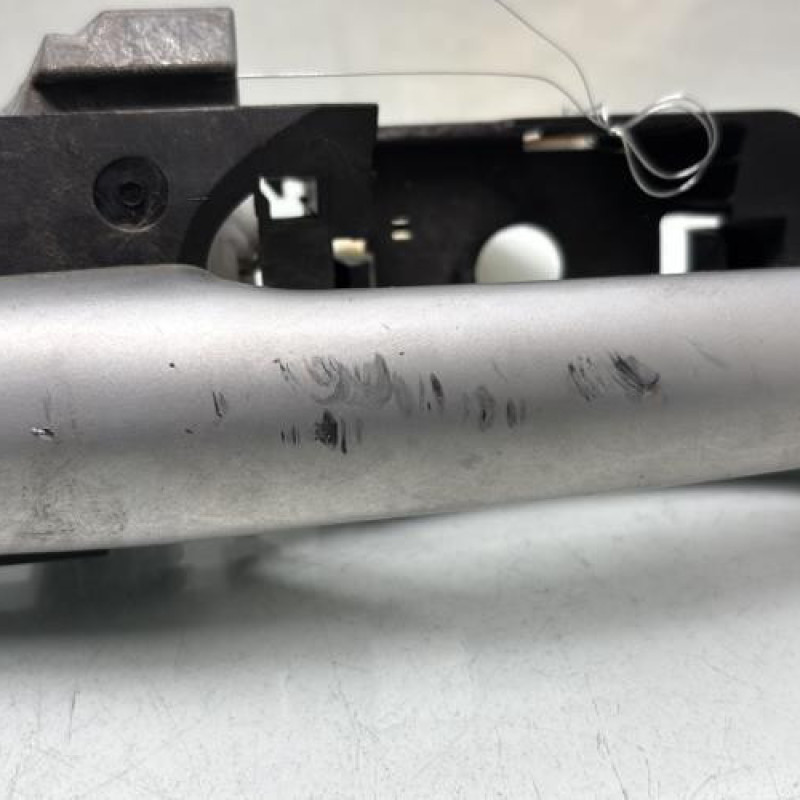 Poignee porte avant gauche RENAULT CLIO 3 Photo n°2