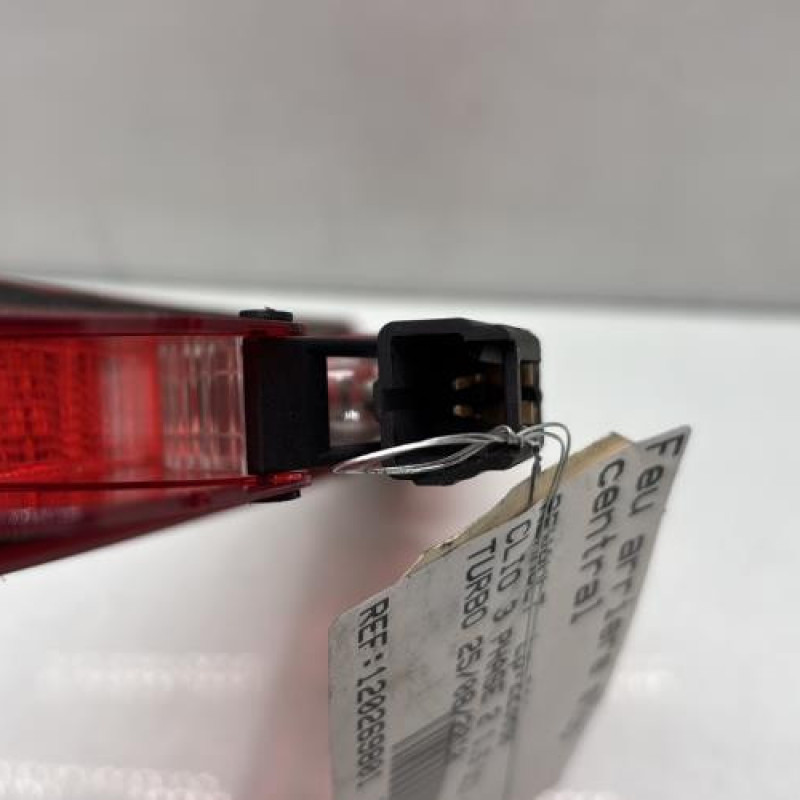 Feu arriere stop central RENAULT CLIO 3 Photo n°3